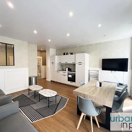 Urbanflat 23 - Charming Flat In דירה